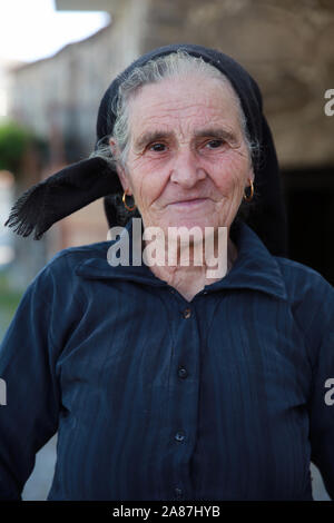 Portrait von eine ältere portugiesische Dame, Portugal Stockfoto