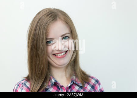 Junge chubby kaukasische Frau Mädchen mit Doppelkinn Stockfoto