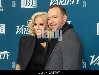 New York, NY - November 6, 2019: Jenny McCarthy und Donnie Wahlberg 3. jährliche Auswahl der Gruß an Service Teilnahme an Cipriani 25 Broadway Stockfoto