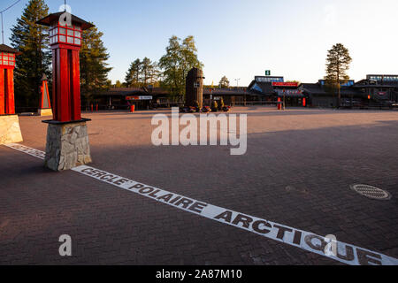 Santa Claus Village markiert den Rand des Polarkreises in Finnland Stockfoto