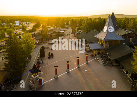 Santa Claus Village markiert den Rand des Polarkreises in Finnland Stockfoto