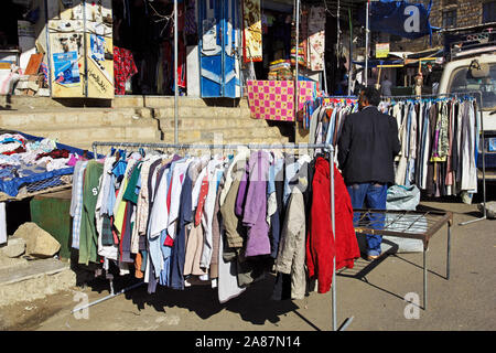 Al-Mahwit/Jemen - 03 Jan 2013: Der lokale Markt in Al-Mahwit Dorf, Jemen Stockfoto