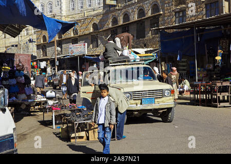 Al-Mahwit/Jemen - 03 Jan 2013: Der lokale Markt in Al-Mahwit Dorf, Jemen Stockfoto