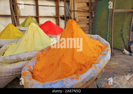 Gewürz auf dem lokalen Markt in Al-Mahwit Dorf, Jemen Stockfoto