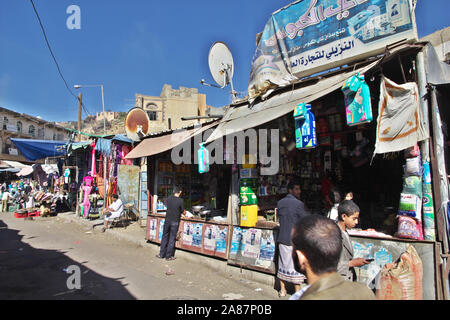 Al-Mahwit/Jemen - 03 Jan 2013: Der lokale Markt in Al-Mahwit Dorf, Jemen Stockfoto