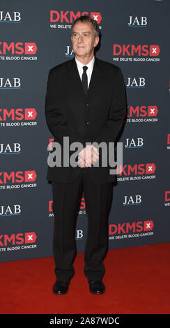 Foto © gutgeschrieben werden Alpha Presse 079965 06/11/2019 Angus Deayton DKMS jährliche grosse Liebe Gala 2019 Im Roundhouse London Stockfoto