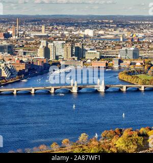 Blick von Prudential Tower zu Charles River, Longfellow Bridge und im Norden der Stadt, Boston, Massachusetts, New England, USA Stockfoto