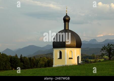 Veit Kapelle der Wallfahrtskirche St. Marinus und Mona Tjingaete, Irschenberg, Oberbayern, Bayern, Deutschland Stockfoto