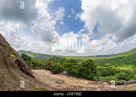 Aussicht auf den tropischen Wald in dem Sanjay Gandhi Nationalpark Mumbai Maharashtra Indien. In der Nähe von kanheri Caves in Mumbai, Indien. Stockfoto