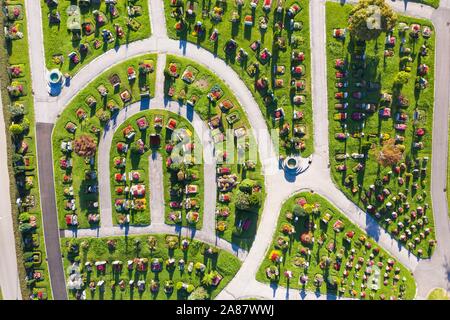 Berg Friedhof in Bad Wiessee, Tegernsee Tal, Luftaufnahme, Oberbayern, Bayern, Deutschland Stockfoto
