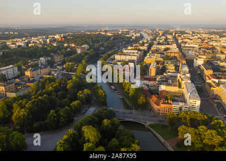 Der Fluss Aura verläuft durch die Stadt Turku in Finnland Stockfoto