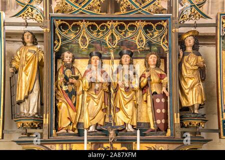 Altar der Heiligen Dreifaltigkeit in der katholischen Pfarrkirche St. Georg, Dinkelsbühl, Mittelfranken, Bayern, Deutschland Stockfoto
