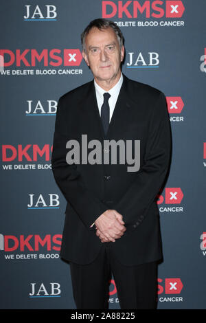 Angus Deayton, DKMS jährliche grosse Liebe Gala 2019, Camden Roundhouse, London, Großbritannien, 06. November 2018, Foto von Richard Goldschmidt Stockfoto