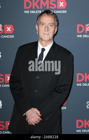 Angus Deayton, DKMS jährliche grosse Liebe Gala 2019, Camden Roundhouse, London, Großbritannien, 06. November 2018, Foto von Richard Goldschmidt Stockfoto