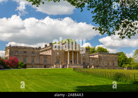 Die vordere Fassade des Stourhead House at Stourhead Gardens, Wiltshire, England, Großbritannien Stockfoto