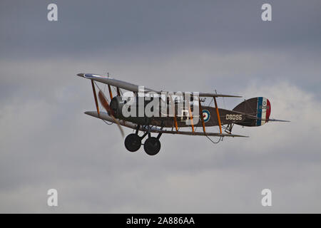 Bristol F 2 B Doppeldecker im Flug Stockfoto