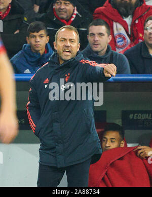 Champions League, Munich-Piraeus, München, 6. November 2019. Hansi FLICK, FCB-Trainer der FC BAYERN MÜNCHEN - Olympiakos Piräus Piräus UEFA Fußball Champions League, München, November 06, 2019, Saison 2019/2020, Gruppenphase, Gruppe B, FCB, Rot, Bayern, München © Peter Schatz/Alamy leben Nachrichten Stockfoto