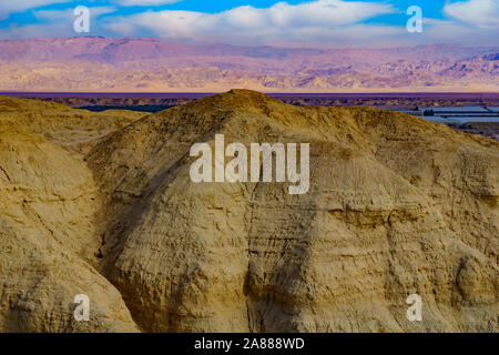 Landschaft von lissan Marl Felsen und die edom Berge, entlang der Arava Frieden Straße, im Süden Israels Stockfoto