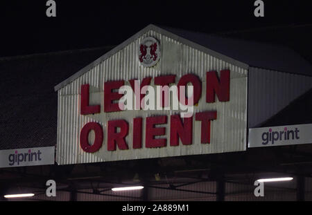 Leyton Orient and Brighton and Hove Albion at the Beyer Group Stadium , London , 06 November 2019 Foto Simon Dack / Teleobjektive nur redaktionelle Verwendung. Kein Merchandising. Für Fußballbilder gelten Einschränkungen für FA und Premier League, inc. Keine Internet-/Mobilnutzung ohne FAPL-Lizenz. Weitere Informationen erhalten Sie bei Football Dataco: Credit Simon Dack Stockfoto