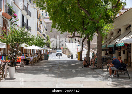 Waterfront und befestigte Altstadt Dalt Vila, Kathedrale, Ibiza-Stadt, Ibiza, Balearen, Spanien, Mittelmeer, Europa Stockfoto