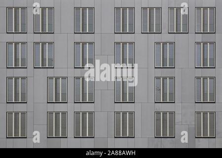 Esch sur Alzette, Luxemburg - 8. März 2015: Fassade von Luxemburg Institut für Sozioökonomische Forschung in Belval, Luxemburg Stockfoto