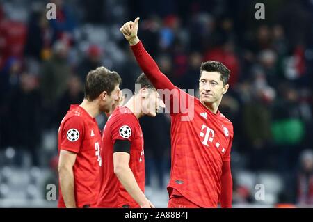 München, Deutschland. 06 Nov, 2019. firo: 06.11.2019, Fußball, UEFA Champions League, Gruppe 4, Saison 2019/2020, FC Bayern München - Olympiakos Piraus, Jubel Robert Lewandowski | Verwendung der weltweiten Kredit: dpa/Alamy leben Nachrichten Stockfoto