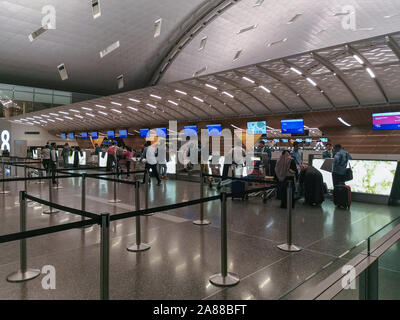 02. Oktober 2019: Doha, Katar: Empfang am Flughafen in Hamad International Airport. Stockfoto