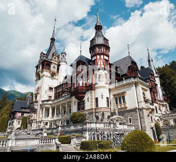 Sinaia, Rumänien, 20. Juli 2019. das Schloss Peles in Sinaia, Rumänien, Europa Stockfoto