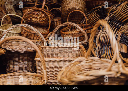 Nahaufnahme der Einige wicker Aufbewahrungskörbe Stockfoto