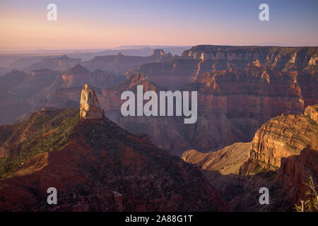 Sonnenaufgang am Imperial Punkt auf der North Rim des Grand Canyon National Park, Arizona, USA Stockfoto