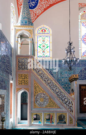 Çinili Moschee, Orta valide Moschee oder Kösem Mahpeyker Valide Sultan Moschee, Uskudar Istanbul, Istanbul, Türkei Stockfoto