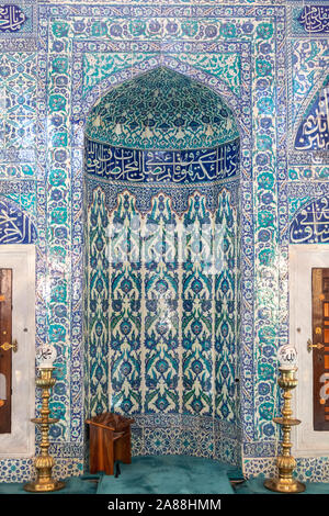 Fliesen-, mihrab, Çinili Moschee, Orta valide Moschee oder Kösem Mahpeyker Valide Sultan Moschee, Uskudar Istanbul, Istanbul, Türkei Stockfoto