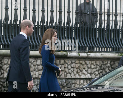 London, Großbritannien. November 2019. Der Herzog und die Herzogin von Cambridge verlassen Saint Martin in die Felder nach dem Besuch der nationalen Notstand Vertrauen starten. Amer ghazzal/Alamy leben Nachrichten Stockfoto