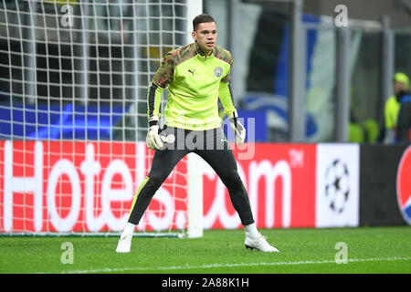 Mailand, Italien. 06 Nov, 2019. Ederson von Manchester City während der UEFA Champions League Spiel zwischen Atalanta und Manchester City im Stadio San Siro, Mailand, Italien. Foto von Giuseppe Maffia. Credit: UK Sport Pics Ltd/Alamy leben Nachrichten Stockfoto