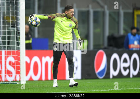 Mailand, Italien. 06 Nov, 2019. Ederson von Manchester City während der UEFA Champions League Spiel zwischen Atalanta und Manchester City im Stadio San Siro, Mailand, Italien. Foto von Giuseppe Maffia. Credit: UK Sport Pics Ltd/Alamy leben Nachrichten Stockfoto