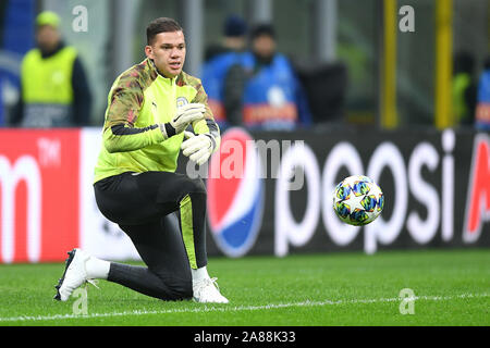 Mailand, Italien. 06 Nov, 2019. Ederson von Manchester City während der UEFA Champions League Spiel zwischen Atalanta und Manchester City im Stadio San Siro, Mailand, Italien. Foto von Giuseppe Maffia. Credit: UK Sport Pics Ltd/Alamy leben Nachrichten Stockfoto