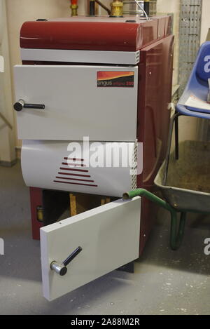 Ein Holzofen Vergasung Kessel, die auf Umweltfreundlich Protokolle läuft Stockfoto