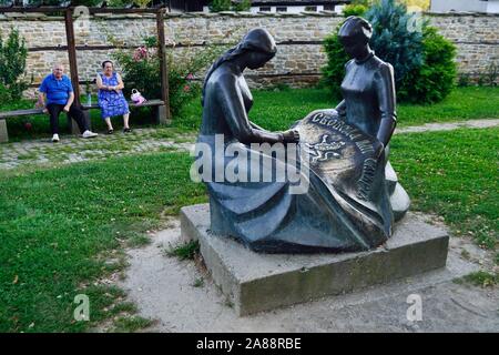 Skulptur Frauen Stickerinnen in TRYAVNA - Balkan - Bulgarien Stockfoto