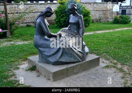 Skulptur Frauen Stickerinnen in TRYAVNA - Balkan - Bulgarien Stockfoto