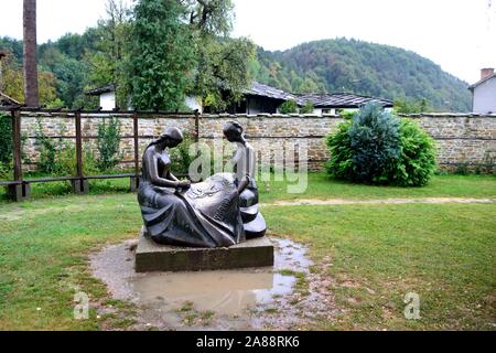 Skulptur Frauen Stickerinnen in TRYAVNA - Balkan - Bulgarien Stockfoto