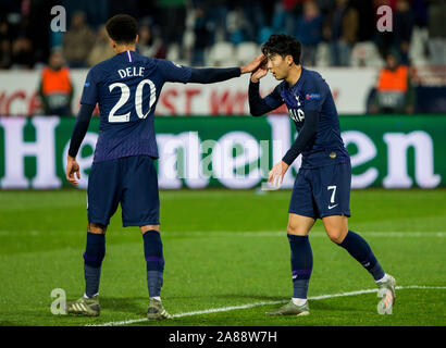 Belgrad, Serbien. 6 Nov, 2019. Sohn Heung-min von Tottenham feiert nach seinem Ziel Scoring in der 61. Minute für 0-3 mit Dele Alli von Tottenham. Credit: Nikola Krstic/Alamy leben Nachrichten Stockfoto