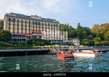 Tremezzo, während am späten Nachmittag Bootsfahrt am Comer See, Lombardei Italien Europa EU Stockfoto