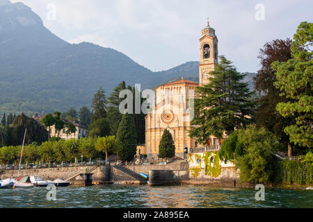 Tremezzo, während am späten Nachmittag Bootsfahrt am Comer See, Lombardei Italien Europa EU Stockfoto