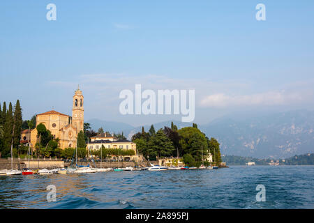 Tremezzo, während am späten Nachmittag Bootsfahrt am Comer See, Lombardei Italien Europa EU Stockfoto