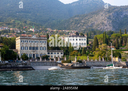 Tremezzo, während am späten Nachmittag Bootsfahrt am Comer See, Lombardei Italien Europa EU Stockfoto