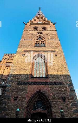 Kirchturm der Sankt Peter Kirche im Zentrum von Malmö, Schweden Stockfoto