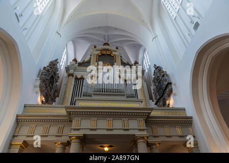 Organ im Inneren der Sankt Peter Kirche im Zentrum von Malmö, Schweden Stockfoto