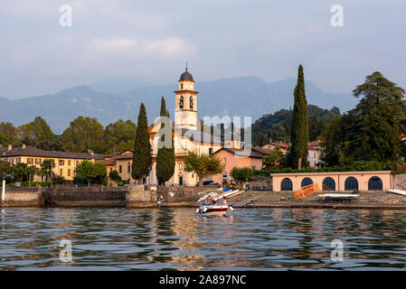 San Giovanni in der Nähe von Bellagio, während am späten Nachmittag Bootsfahrt am Comer See, Lombardei Italien Europa EU Stockfoto