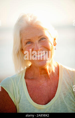 Porträt von Reife Frau lächelnd Stockfoto