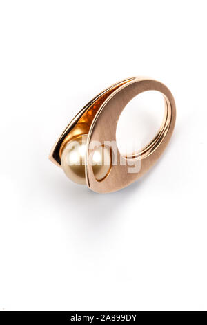 Modern South Sea Pearl Gold Ring von Paul Spurgeon Stockfoto